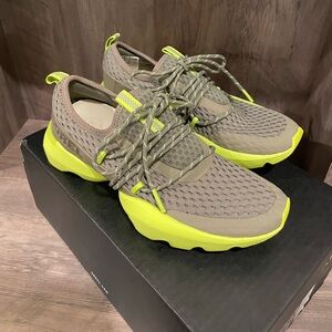 Sorel Kinetic Impact Lace Shoes Size 6.5